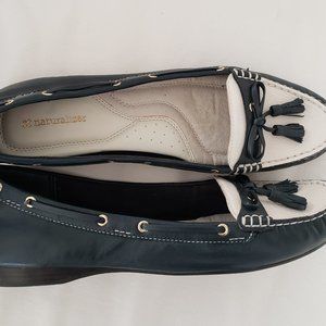 EuC Naturalizer 11M leather loafers